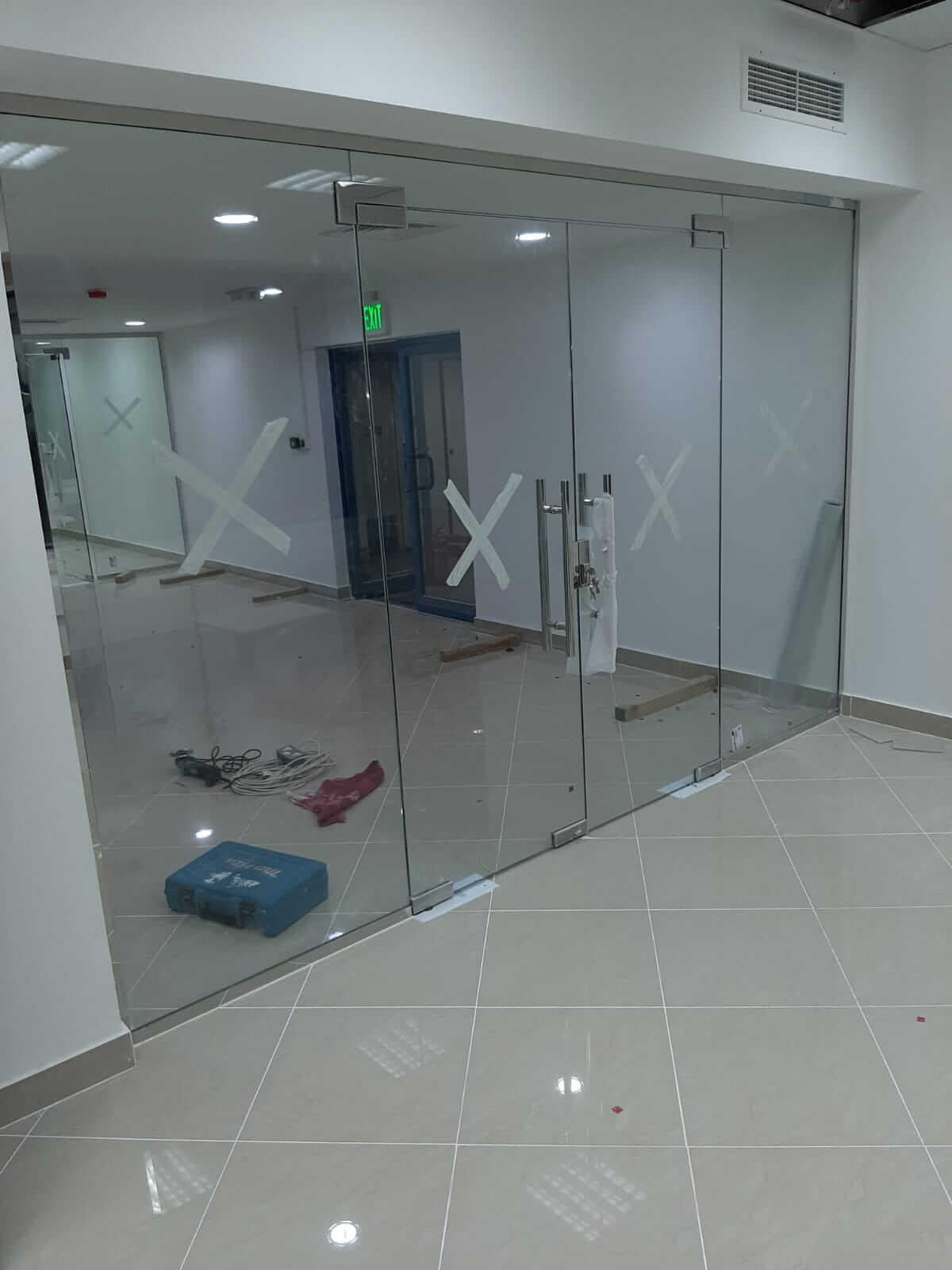 glass partition in doha